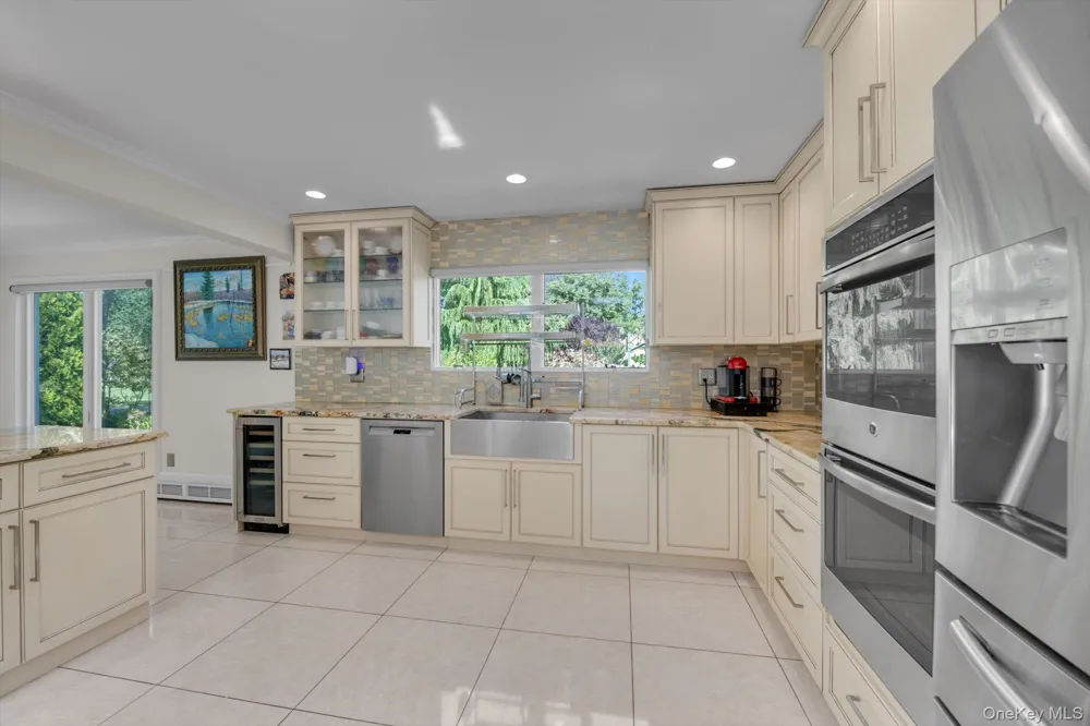 10 Macy Drive Hewlett Bay Park, NY 11557