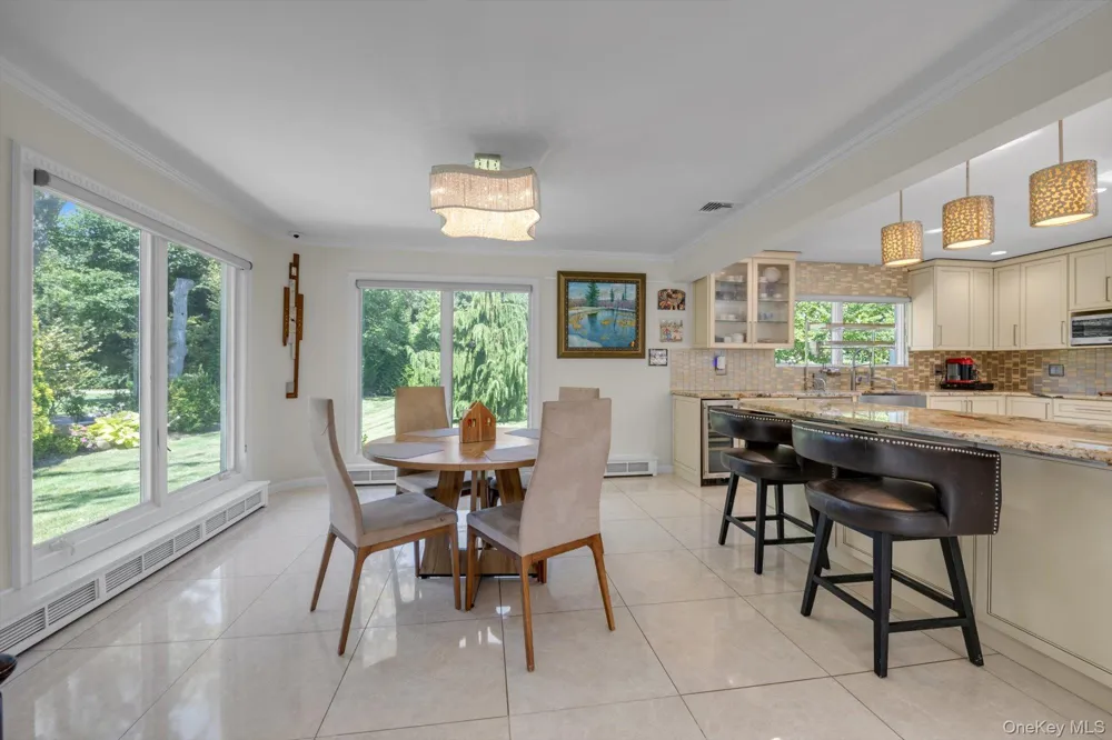 10 Macy Drive Hewlett Bay Park, NY 11557