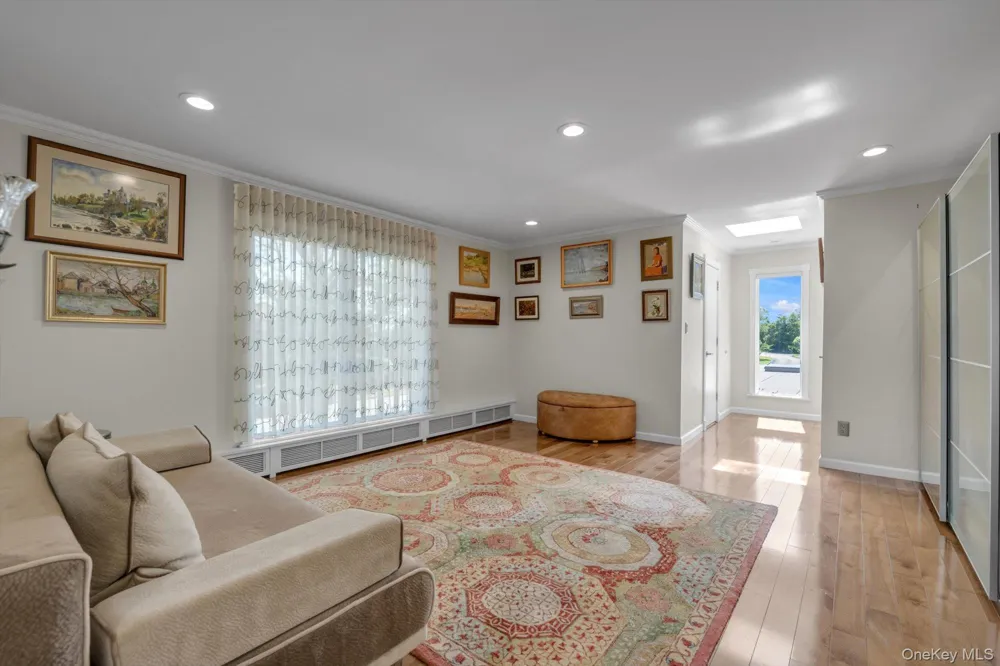 10 Macy Drive Hewlett Bay Park, NY 11557