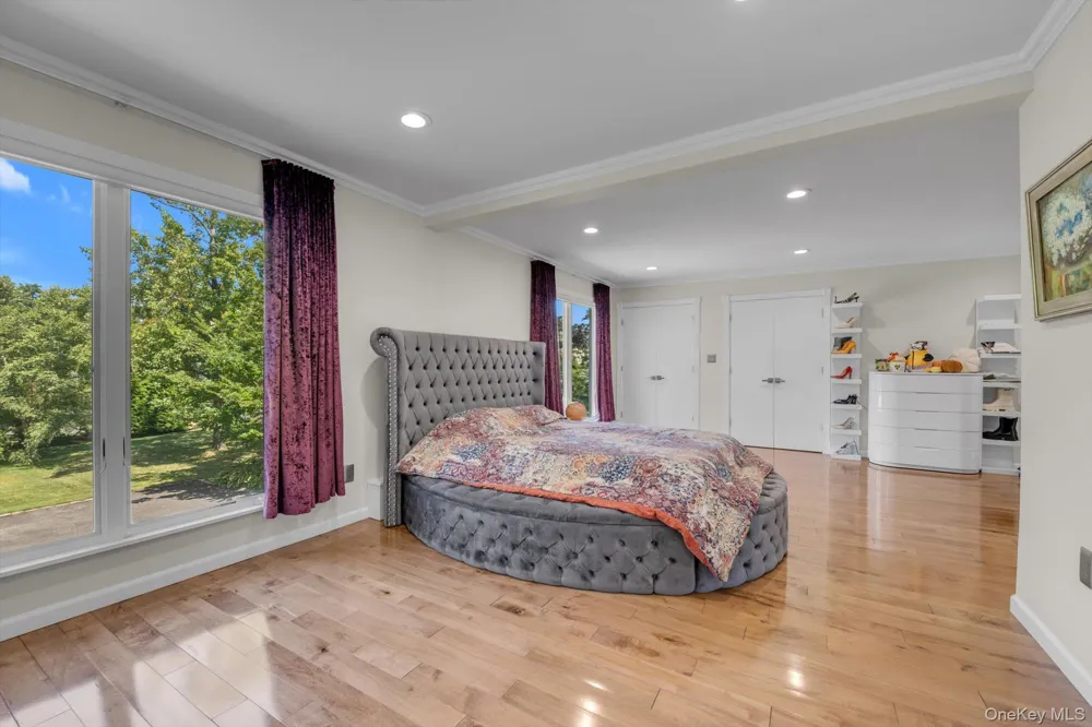 10 Macy Drive Hewlett Bay Park, NY 11557
