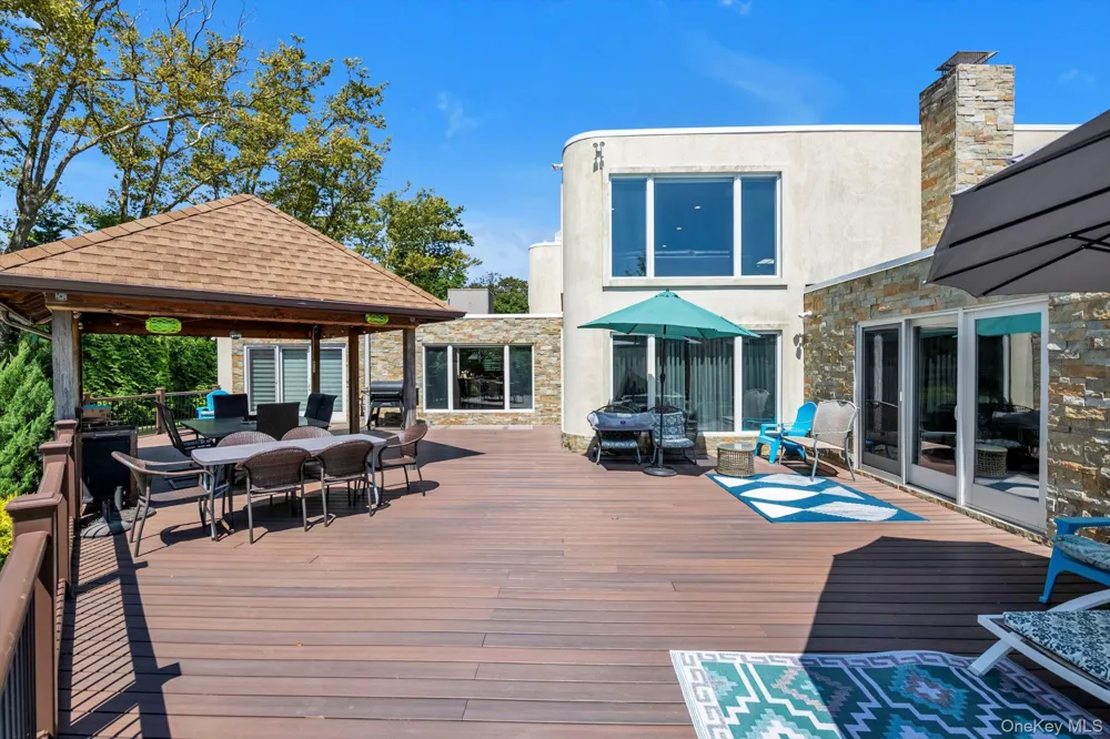 10 Macy Drive Hewlett Bay Park, NY 11557