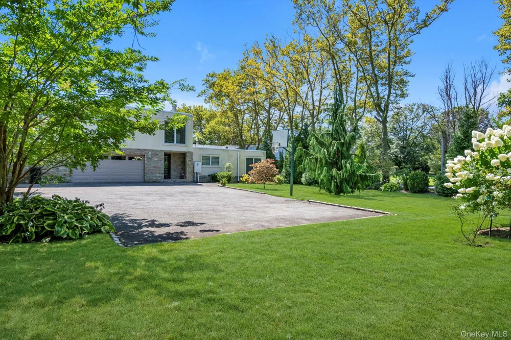 10 Macy Drive Hewlett Bay Park, NY 11557