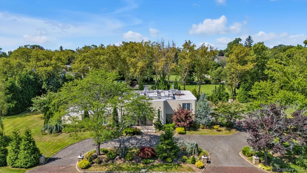 10 Macy Drive Hewlett Bay Park, NY 11557
