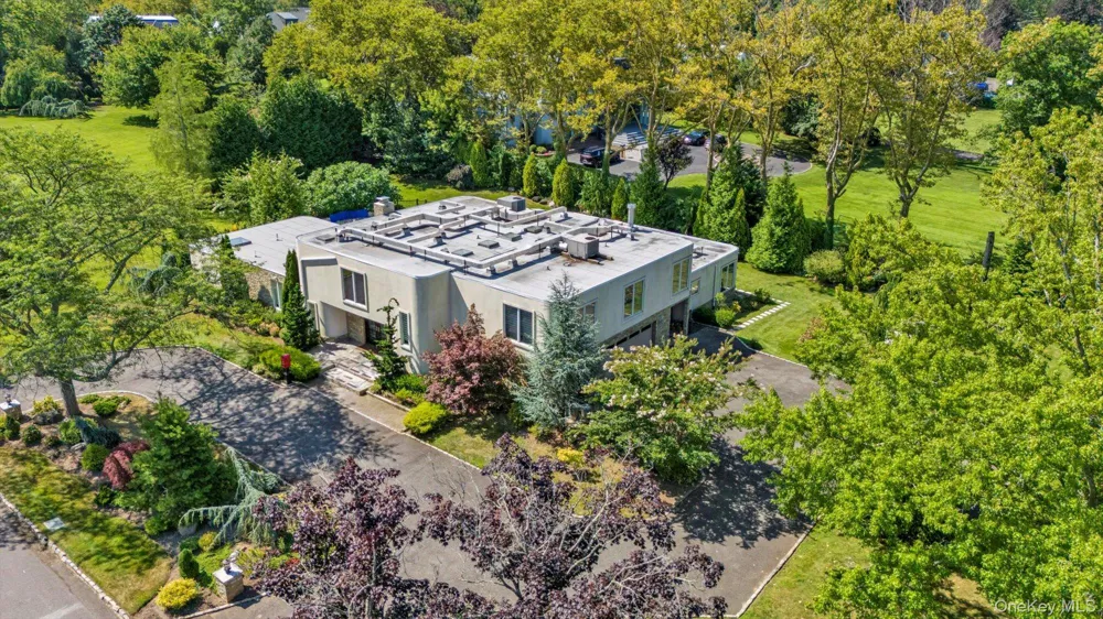 10 Macy Drive Hewlett Bay Park, NY 11557