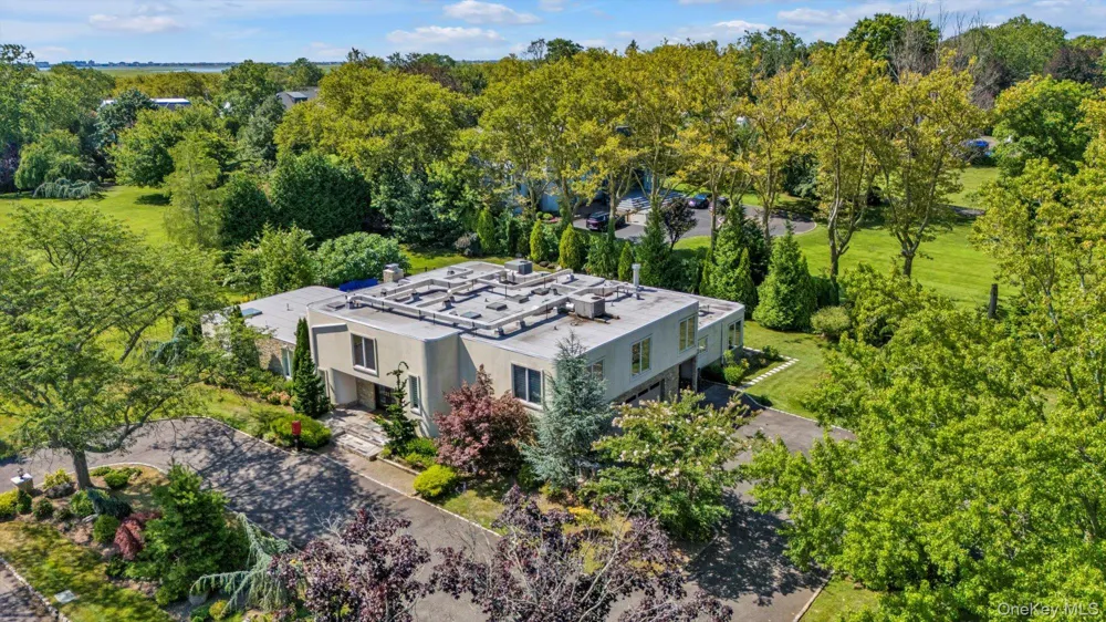 10 Macy Drive Hewlett Bay Park, NY 11557