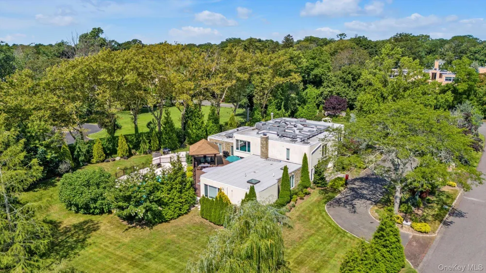 10 Macy Drive Hewlett Bay Park, NY 11557