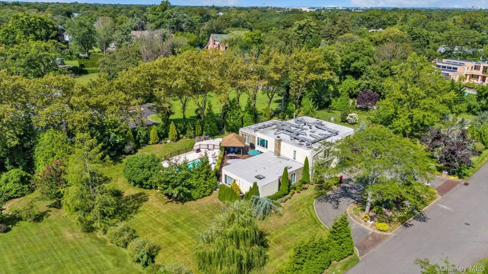 10 Macy Drive Hewlett Bay Park, NY 11557