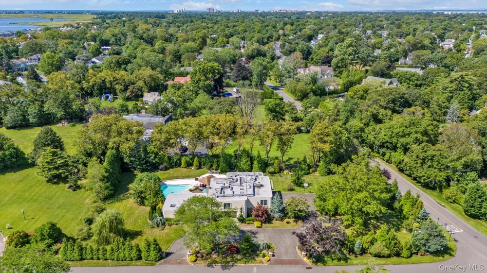 10 Macy Drive Hewlett Bay Park, NY 11557