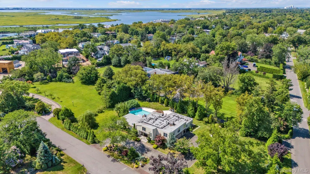 10 Macy Drive Hewlett Bay Park, NY 11557