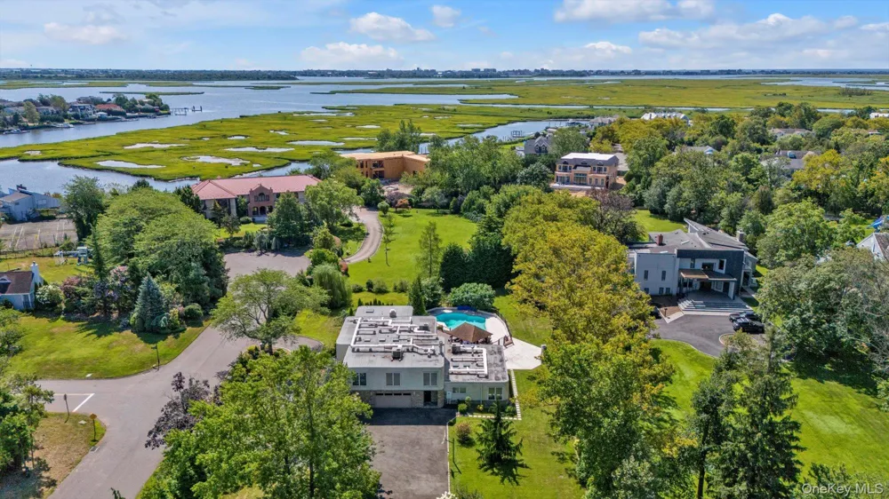 10 Macy Drive Hewlett Bay Park, NY 11557