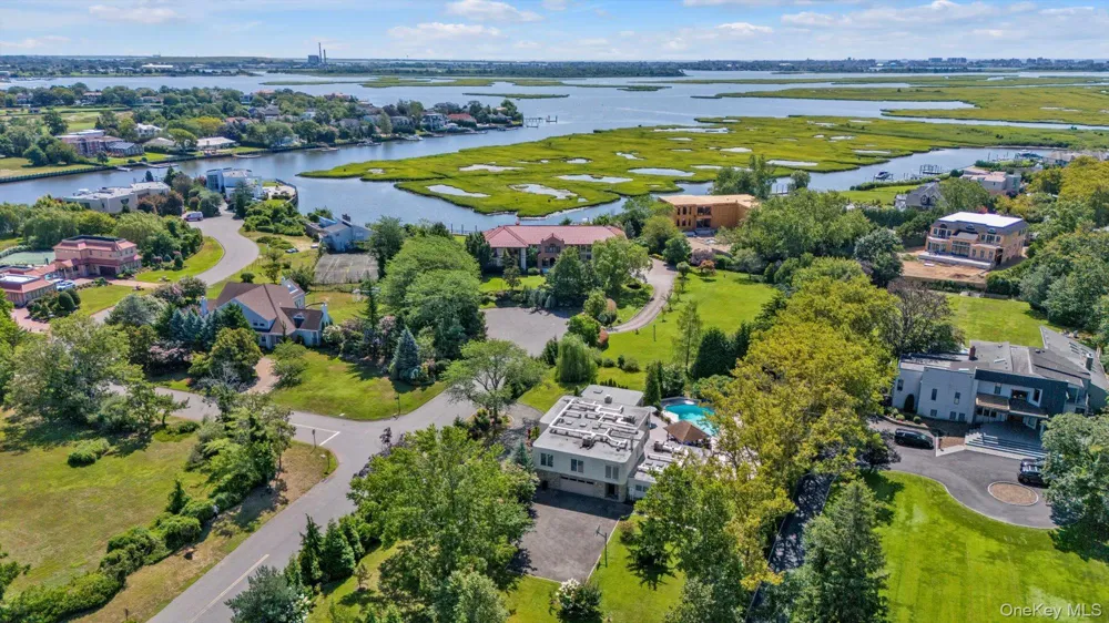 10 Macy Drive Hewlett Bay Park, NY 11557
