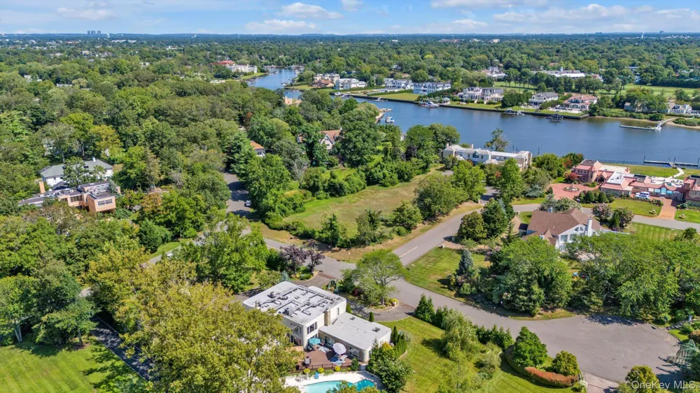 10 Macy Drive Hewlett Bay Park, NY 11557