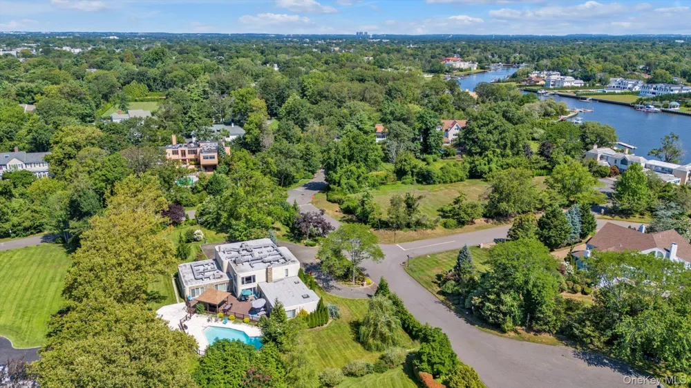 10 Macy Drive Hewlett Bay Park, NY 11557