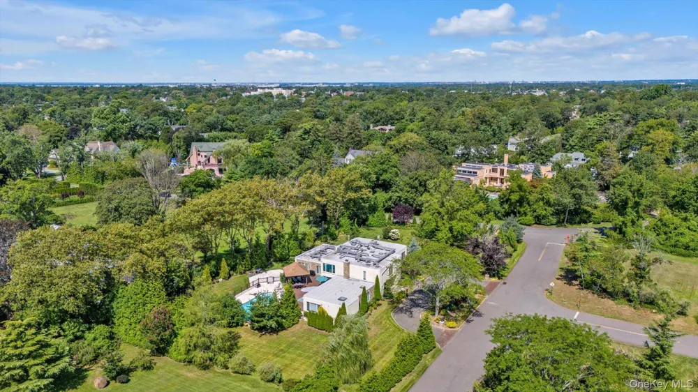 10 Macy Drive Hewlett Bay Park, NY 11557