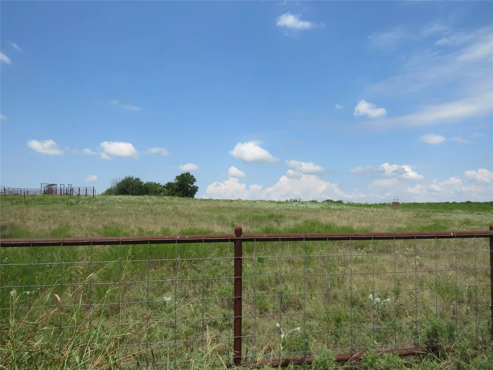 2464 County Rd 1245 Savoy, TX 75479