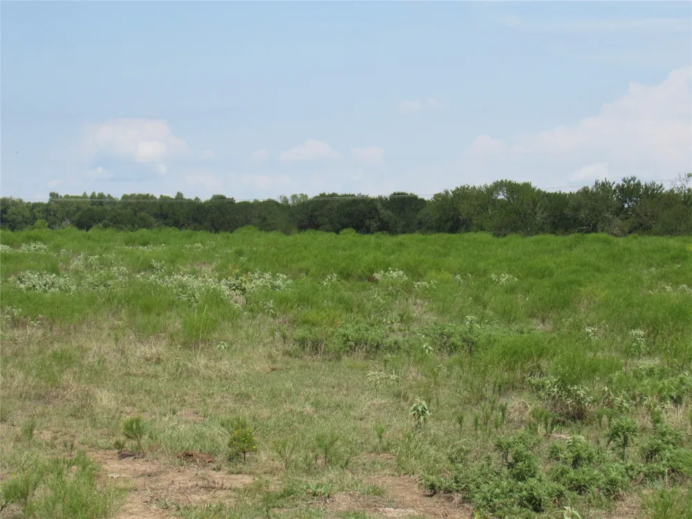 2464 County Rd 1245 Savoy, TX 75479