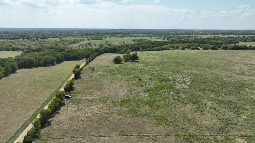 2464 County Rd 1245 Savoy, TX 75479