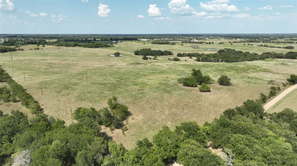 2464 County Rd 1245 Savoy, TX 75479