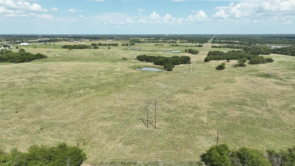 2464 County Rd 1245 Savoy, TX 75479