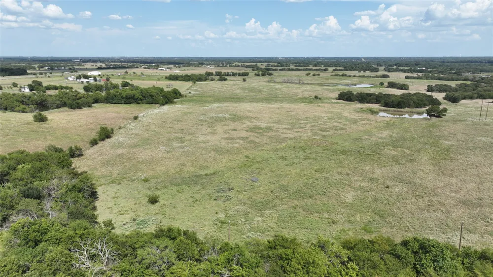 2464 County Rd 1245 Savoy, TX 75479