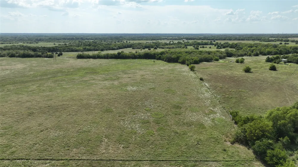 2464 County Rd 1245 Savoy, TX 75479