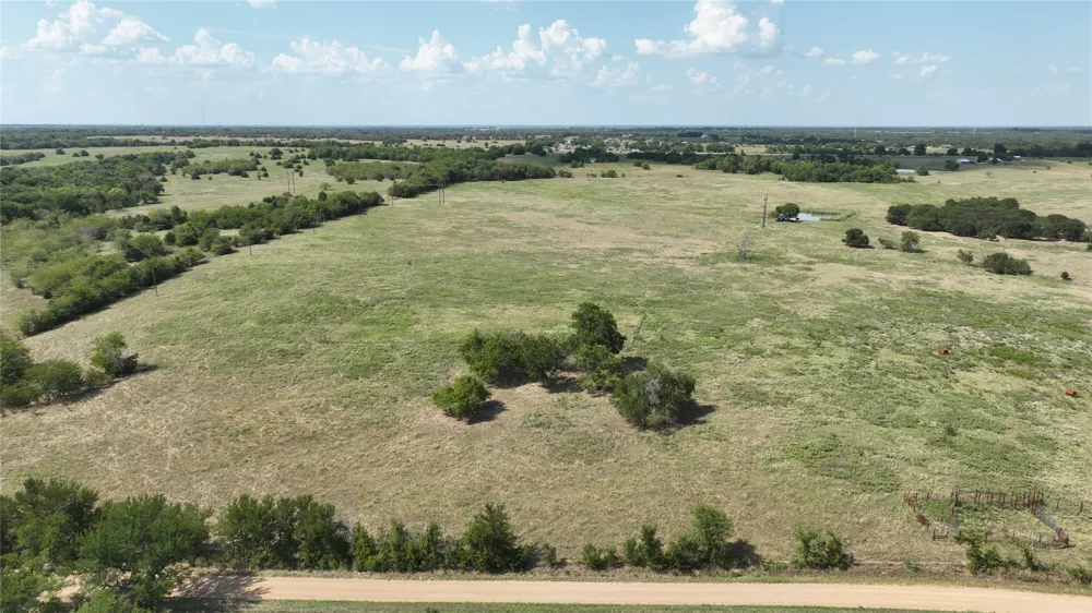 2464 County Rd 1245 Savoy, TX 75479