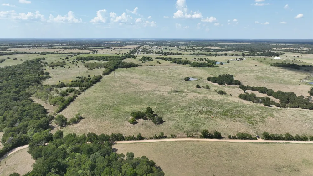 2464 County Rd 1245 Savoy, TX 75479