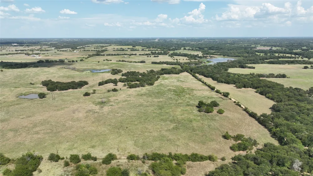 2464 County Rd 1245 Savoy, TX 75479