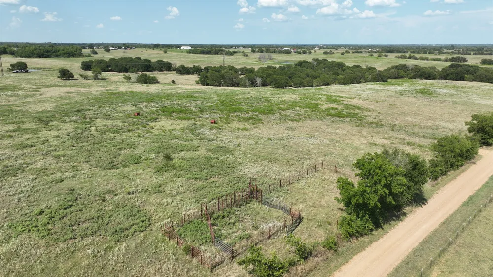 2464 County Rd 1245 Savoy, TX 75479