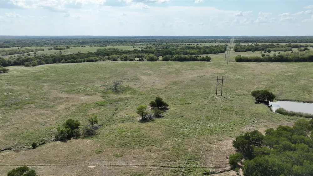 2464 County Rd 1245 Savoy, TX 75479
