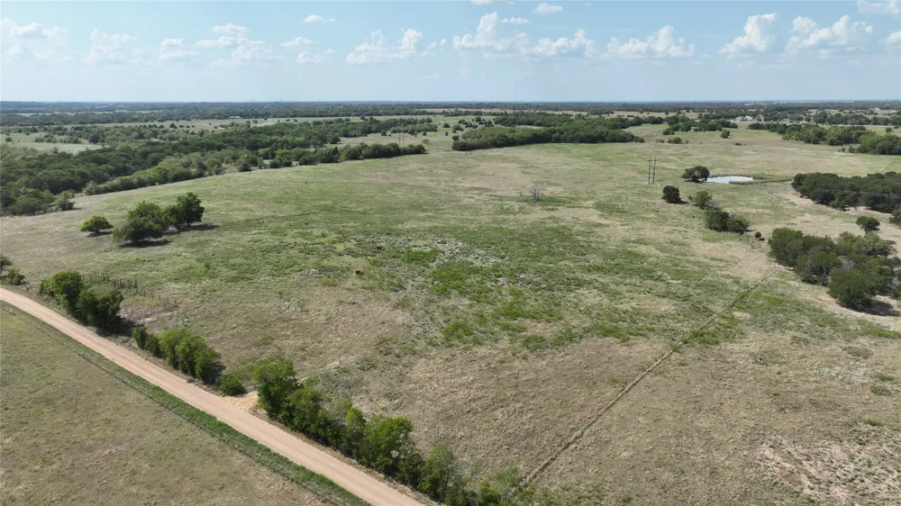 2464 County Rd 1245 Savoy, TX 75479