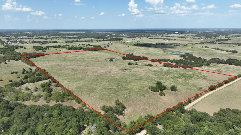 2464 County Rd 1245 Savoy, TX 75479