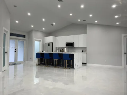 2214 NW 1 Ter