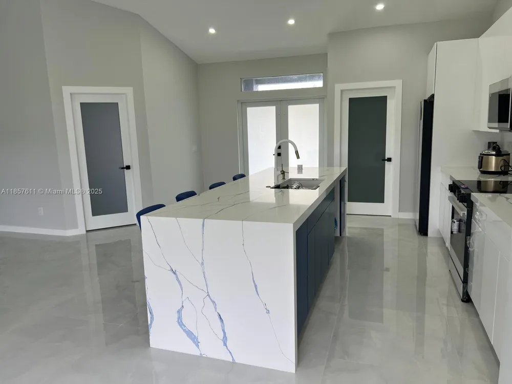 2214 NW 1 Ter Cape Coral, FL 33993