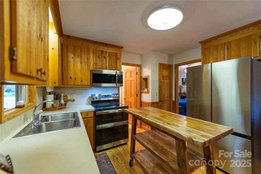 2161 River Bend Road Mouth of Wilson, VA 24363