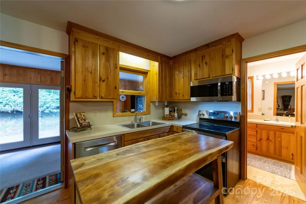 2161 River Bend Road Mouth of Wilson, VA 24363