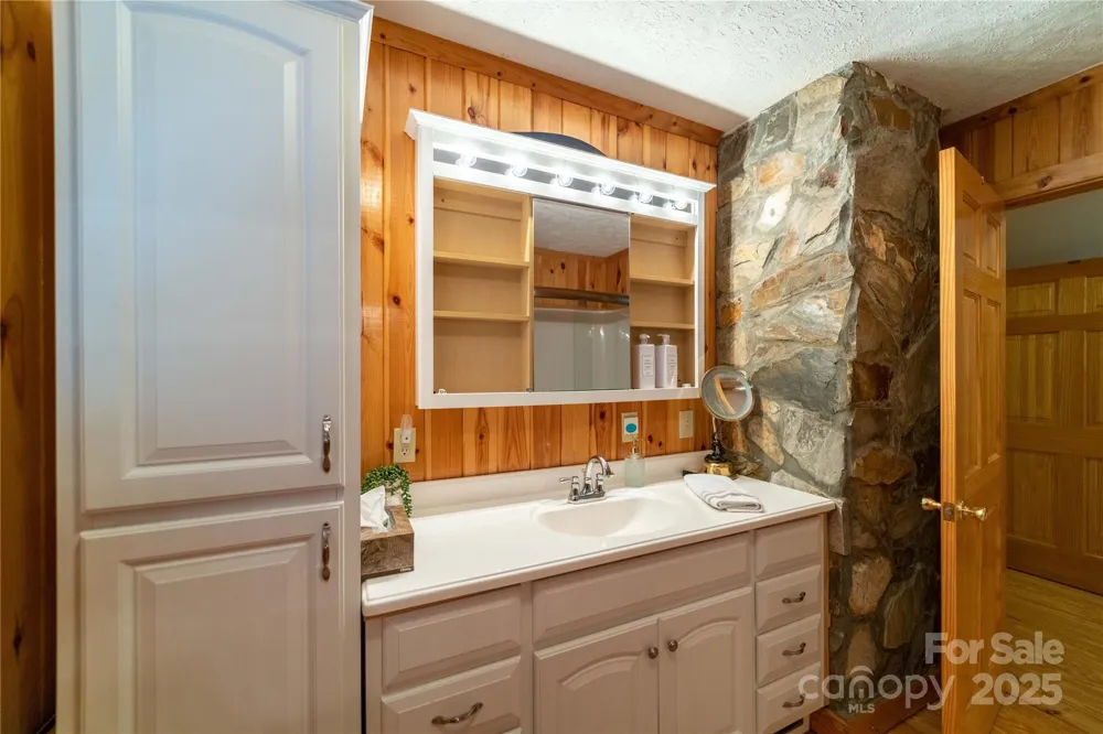 2161 River Bend Road Mouth of Wilson, VA 24363