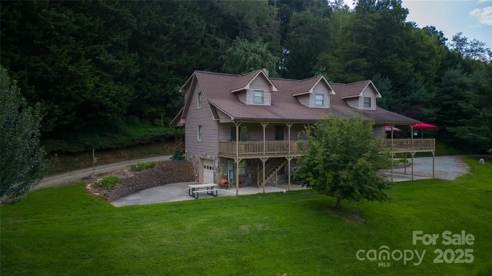 2161 River Bend Road Mouth of Wilson, VA 24363