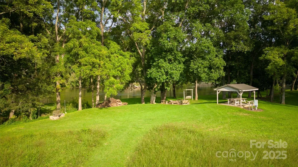 2161 River Bend Road Mouth of Wilson, VA 24363