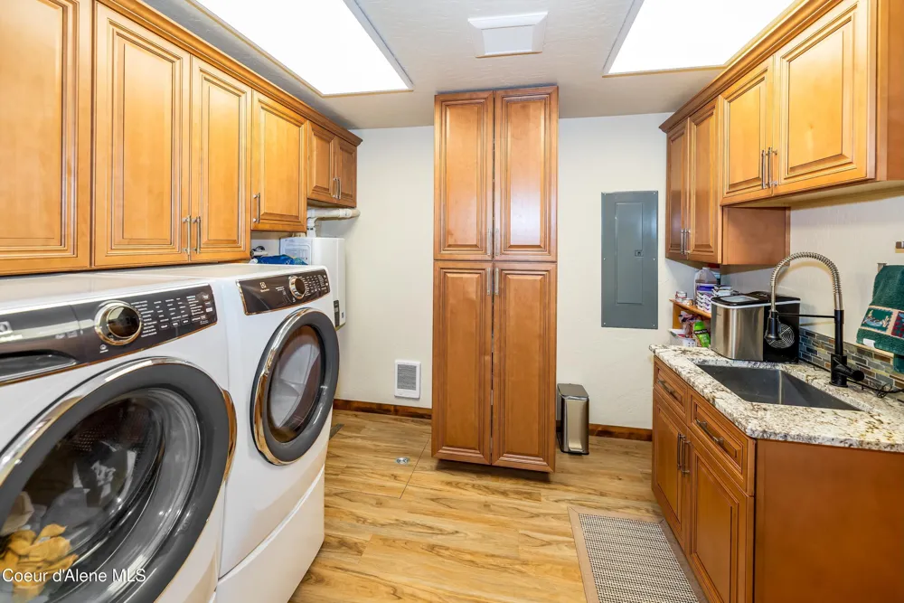 2158 Reeder Crk Rd Nordman, ID 83848