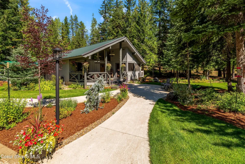 2158 Reeder Crk Rd Nordman, ID 83848