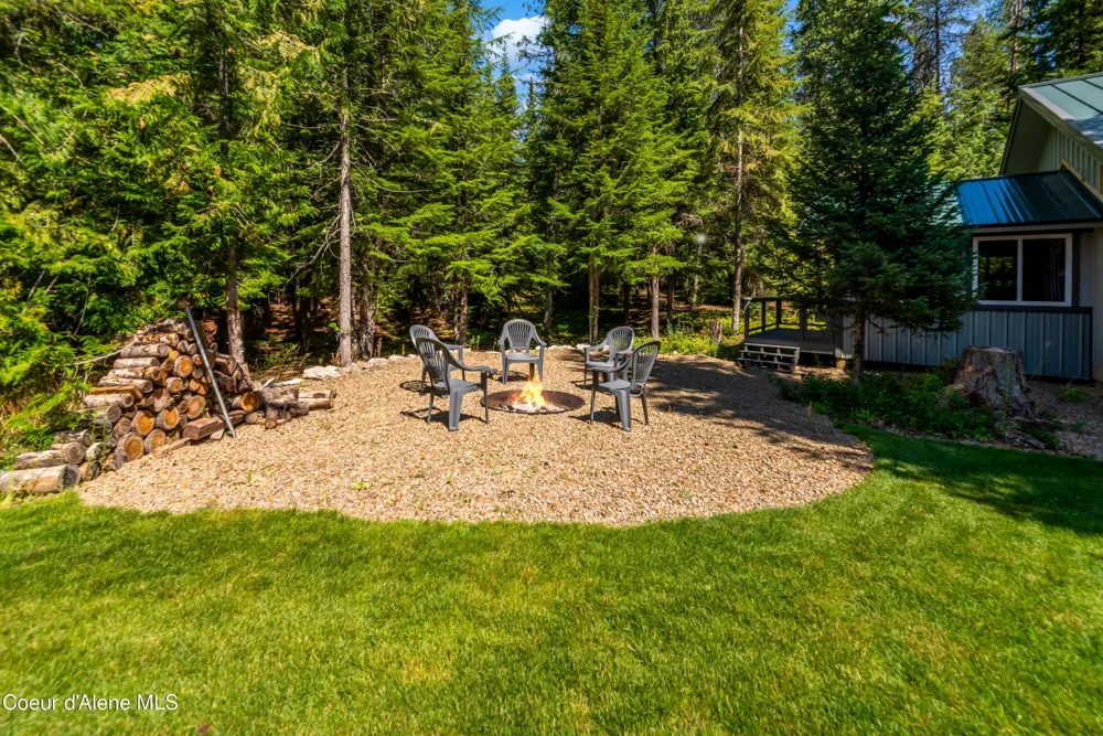 2158 Reeder Crk Rd Nordman, ID 83848