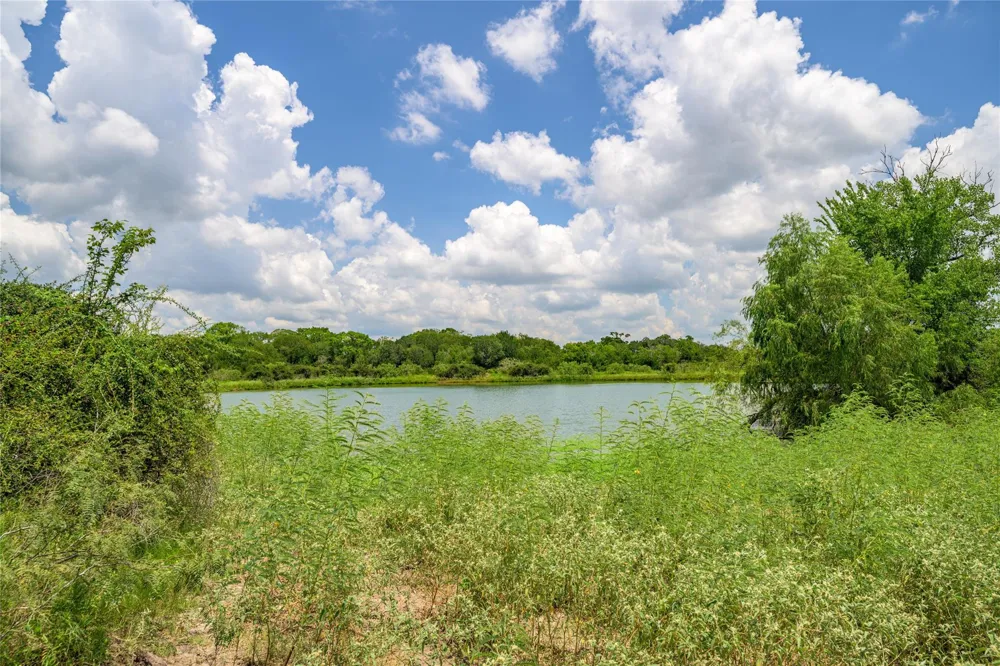 4900 Andreas Road Round Top, TX 78954