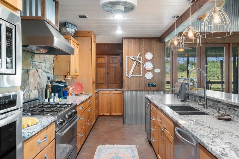 24434 E Highway 71 Horseshoe Bay, TX 78657