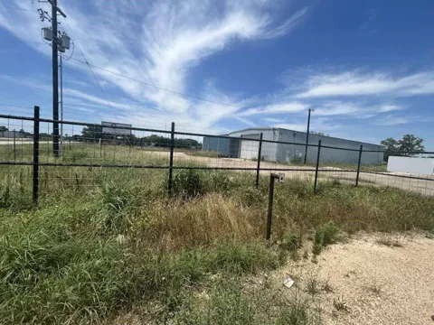 304 E York   Tract 3 Street