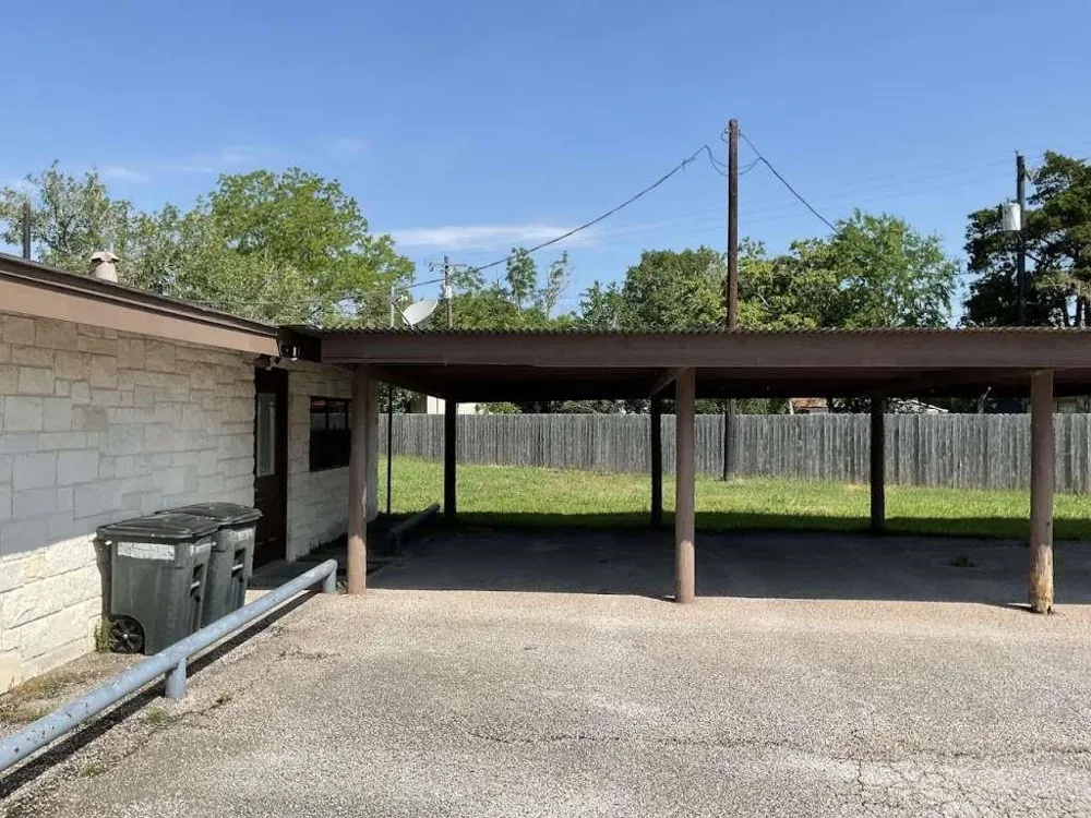 208 E York Street Ganado, TX 77962