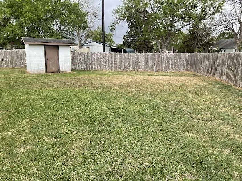 208 E York Street Ganado, TX 77962