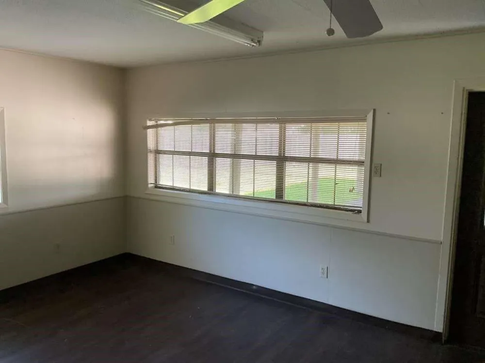 208 E York Street Ganado, TX 77962