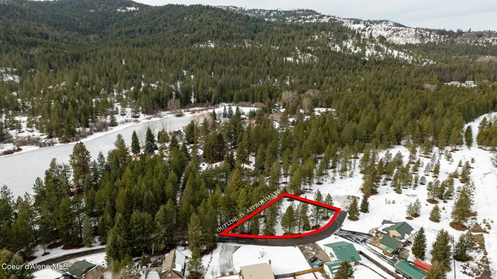 7060 W TESEMINI DRIVE Spirit Lake, ID 83869