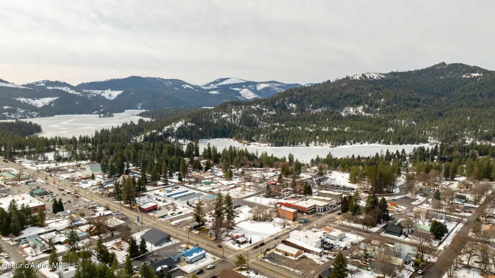 7060 W TESEMINI DRIVE Spirit Lake, ID 83869